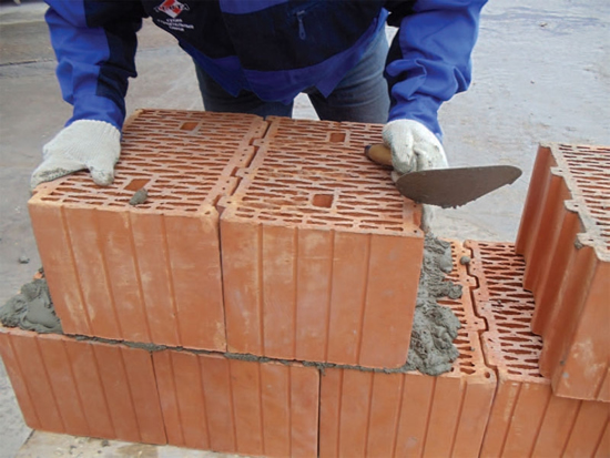 Кладка пустотелых блоков
