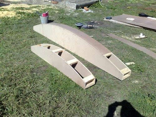 Для шаблона необходимо 2 кружала. Их можно вырезать электролобзиком.