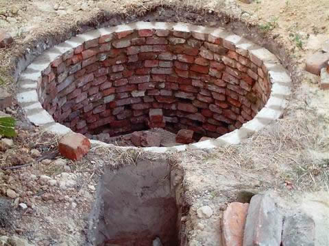 Кирпичный колодец септика