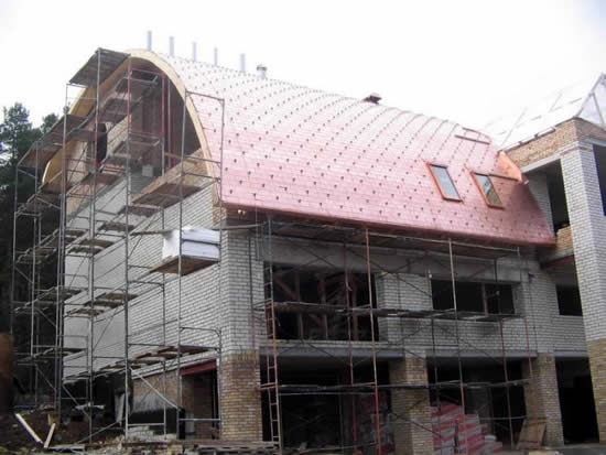 Укладка гибкой черепицы на полукруглую крышу